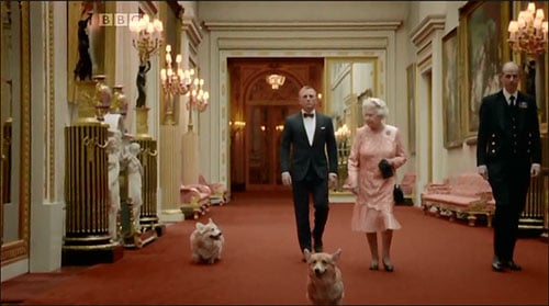 bond-queen-corgi1.jpg